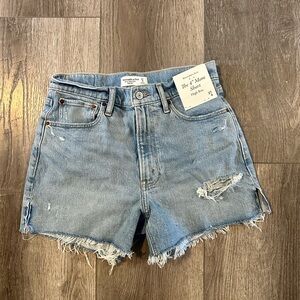 NWT Abercrombie & Fitch The 4” Mom Short